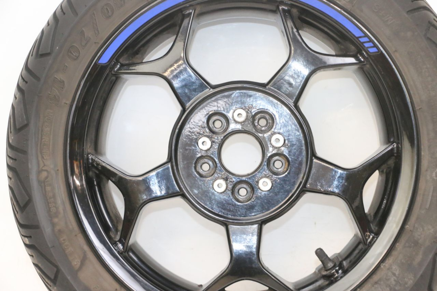 photo de JANTE ARRIÈRE ET PNEU PIAGGIO MP3 500 (2016 - 2018) - Vue rapprochée