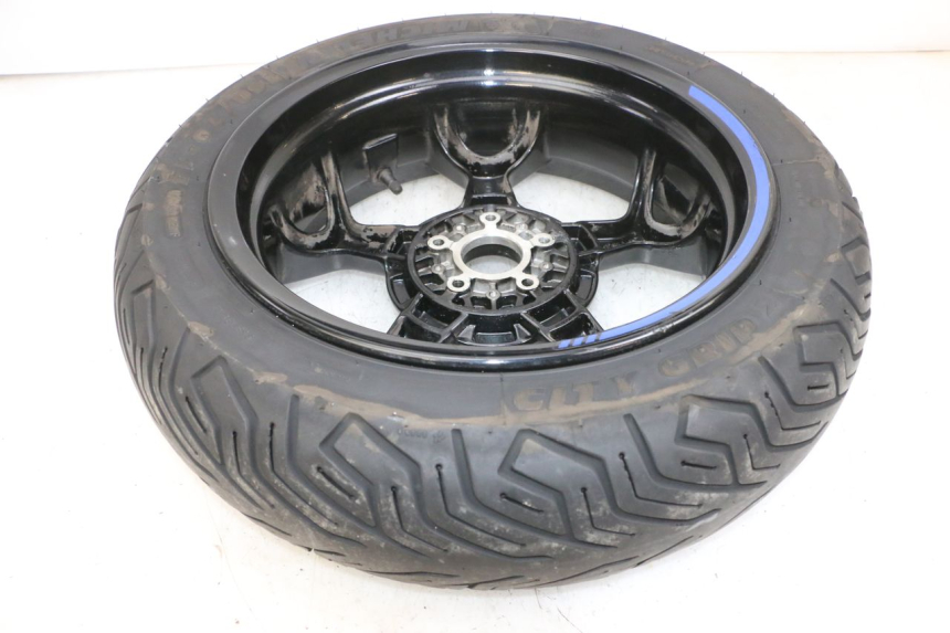 photo de JANTE ARRIÈRE ET PNEU PIAGGIO MP3 500 (2016 - 2018) - Autre angle de vue