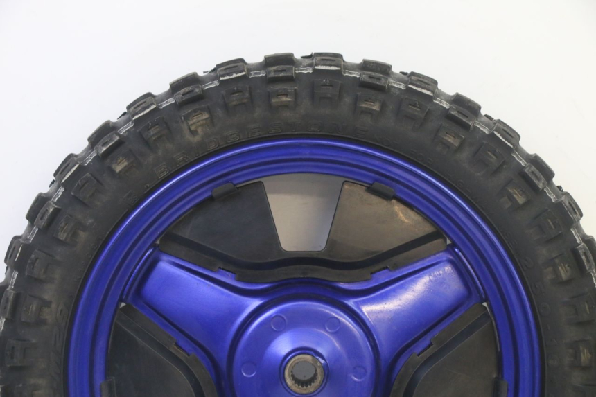 photo de JANTE ARRIÈRE ET PNEU YAMAHA PW 50 (1984 - 2020)