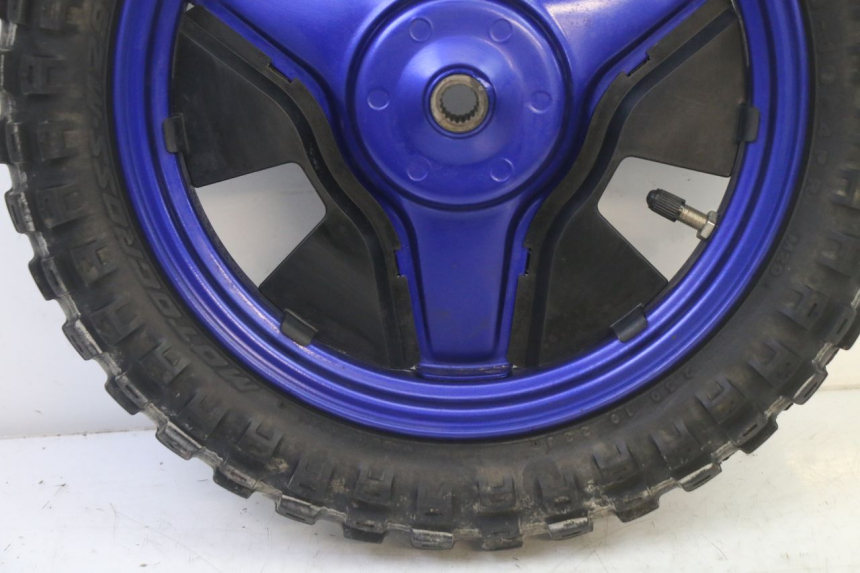 photo de JANTE ARRIÈRE ET PNEU YAMAHA PW 50 (1984 - 2020)