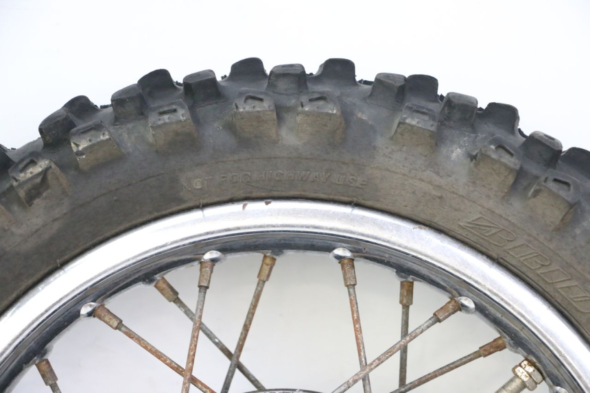 photo de JANTE ARRIÈRE ET PNEU YAMAHA PW 80 (1983 - 2014)