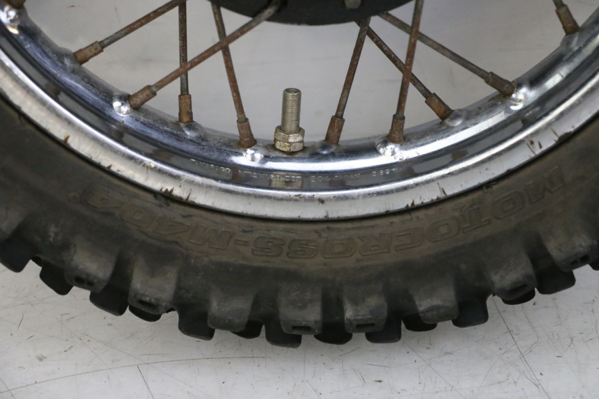photo de JANTE ARRIÈRE ET PNEU YAMAHA PW 80 (1983 - 2014)