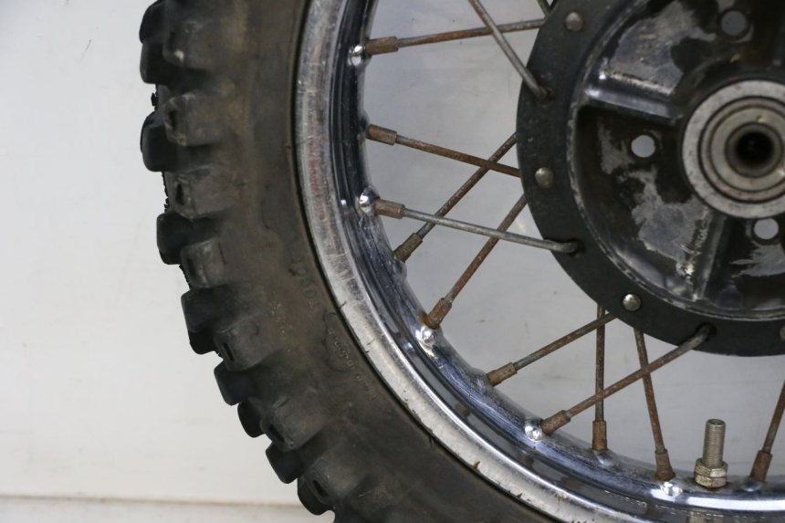photo de JANTE ARRIÈRE ET PNEU YAMAHA PW 80 (1983 - 2014)