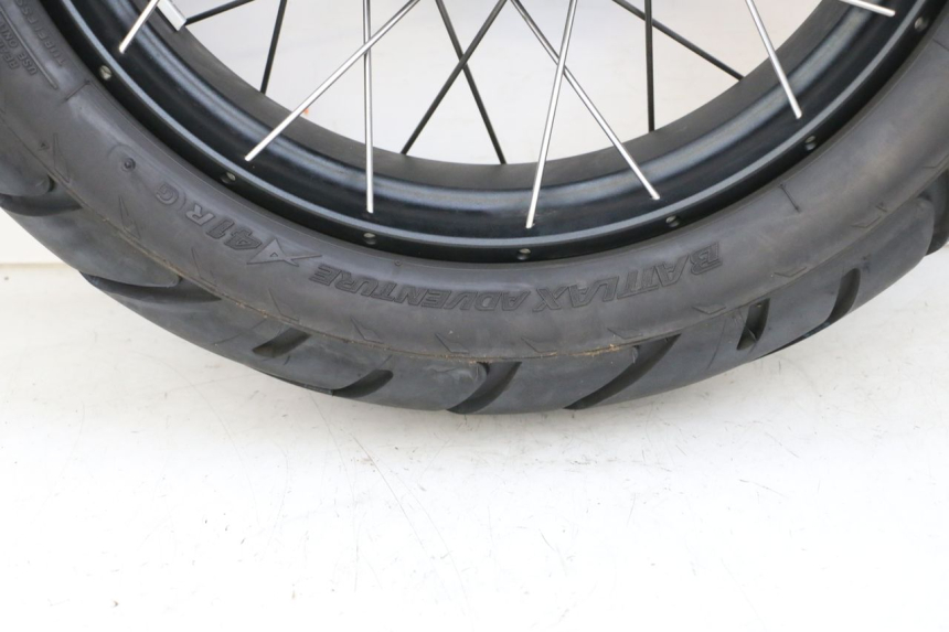 photo de JANTE ARRIÈRE ET PNEU BMW R GS 1250 (2021 - 2024) - Vue principale