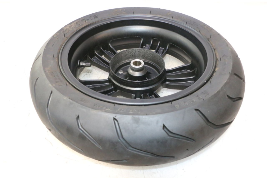 photo de JANTE ARRIÈRE ET PNEU JM MOTORS R-MAX TECH 50 (2024 - 2026) - Zoom état d’usage
