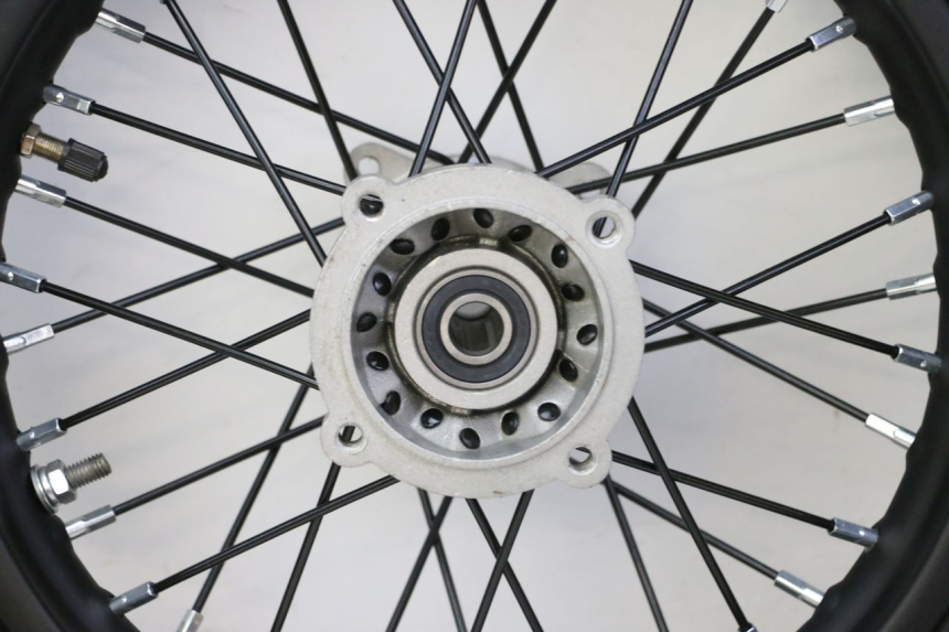 photo de JANTE ARRIÈRE ET PNEU APOLLO RFZ 125