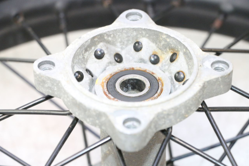 photo de JANTE ARRIÈRE ET PNEU APOLLO RFZ 125 - Pièce contrôlée