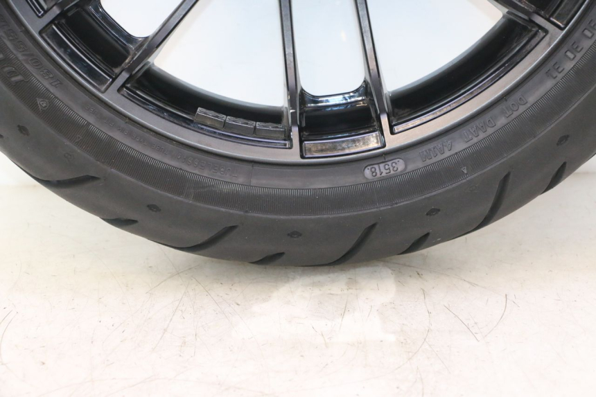 photo de JANTE ARRIÈRE ET PNEU HARLEY DAVIDSON ROAD GLIDE FLTRXSE 1920 (2018 - 2022) - Autre angle de vue