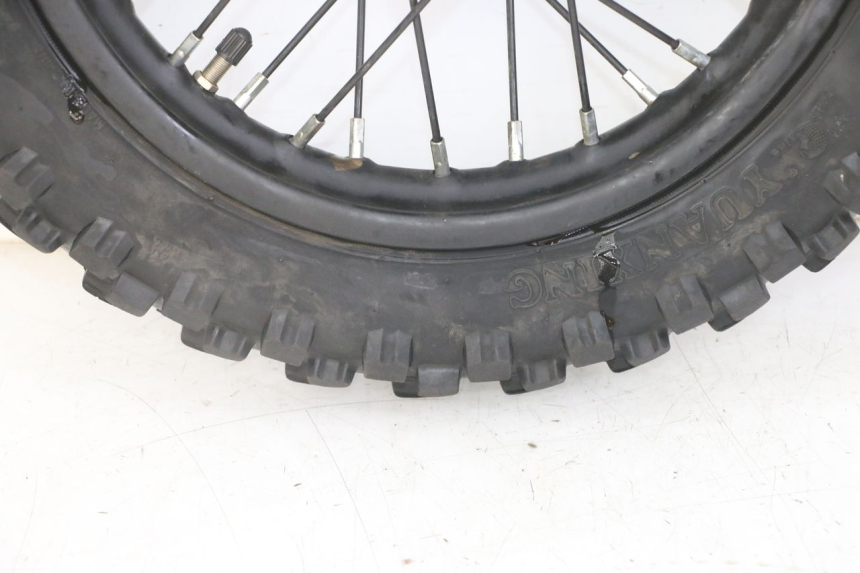 photo de JANTE ARRIÈRE ET PNEU APOLLO RXF 125
