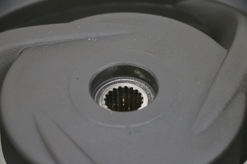 photo de JANTE ARRIÈRE ET PNEU JM MOTORS SANTANA EVO 50 (2024 - 2026) - Détails caractéristiques