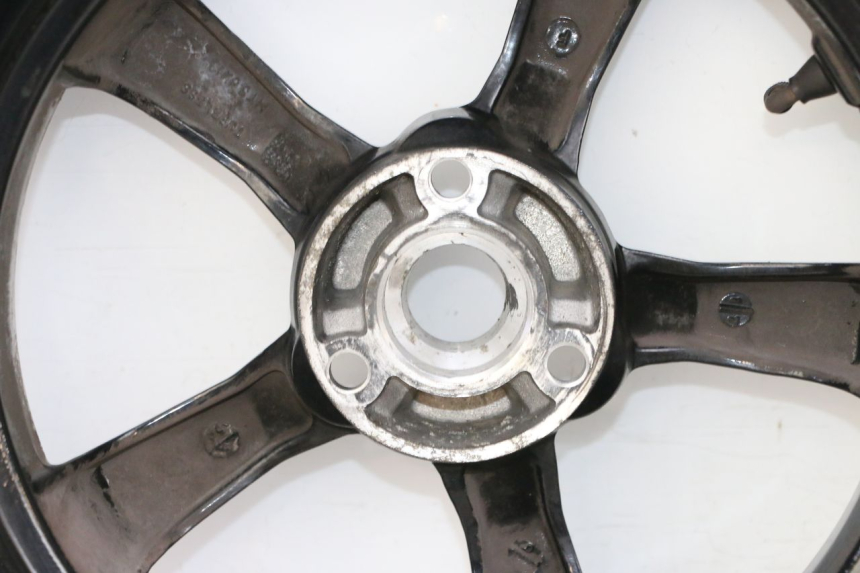 photo de JANTE ARRIÈRE ET PNEU PEUGEOT SATELIS 125 (2013 - 2018) - Détails caractéristiques