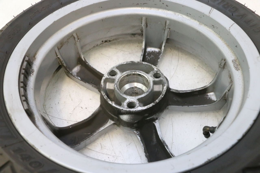 photo de JANTE ARRIÈRE ET PNEU PEUGEOT SATELIS 125 (2013 - 2018) - Zoom état d’usage