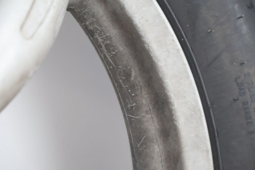 photo de JANTE ARRIÈRE ET PNEU APRILIA SCARABEO GT 125 (1999 - 2007) - Points de fixation