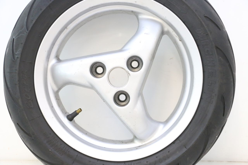 photo de JANTE ARRIÈRE ET PNEU PEUGEOT SPEEDFIGHT LC 50 (1996 - 2002) - Vue rapprochée