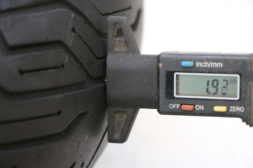 photo de JANTE ARRIÈRE ET PNEU APRILIA SR MOTARD 50 (2012 - 2018) - Inspection visuelle