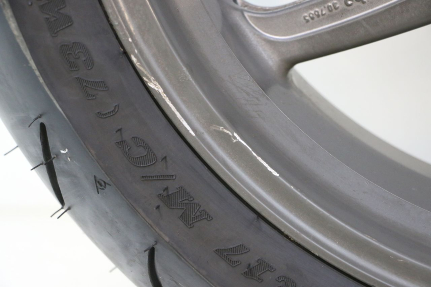 photo de JANTE ARRIÈRE ET PNEU DUCATI SS IE DS CARENEE 1000 (2002 - 2006) - Zoom qualité
