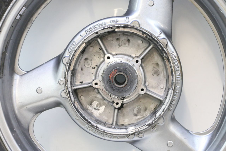 photo de JANTE ARRIÈRE ET PNEU HONDA ST PAN EUROPEAN 1100 (1990 - 2002) - Angle alternatif