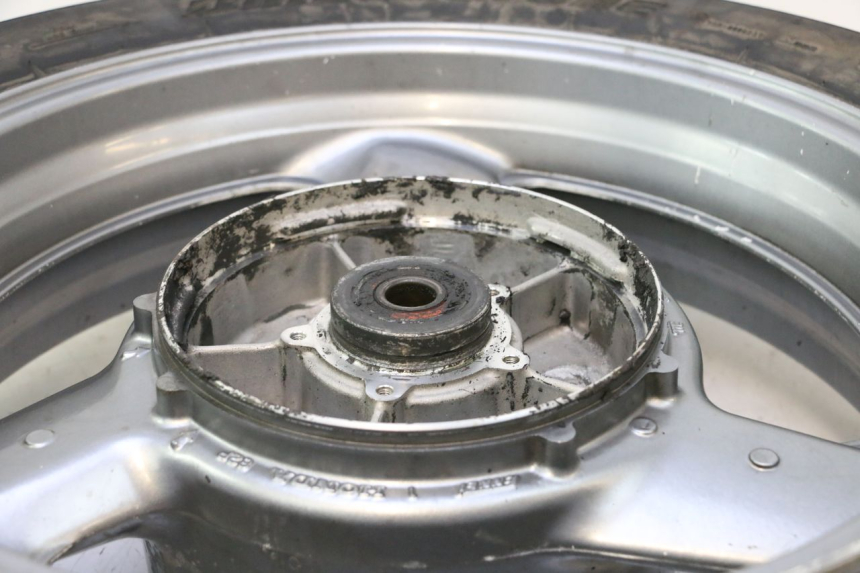 photo de JANTE ARRIÈRE ET PNEU HONDA ST PAN EUROPEAN 1100 (1990 - 2002) - Autre angle de vue