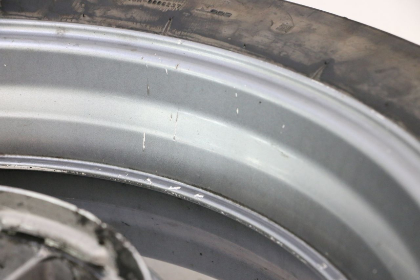 photo de JANTE ARRIÈRE ET PNEU HONDA ST PAN EUROPEAN 1100 (1990 - 2002) - Gros plan technique