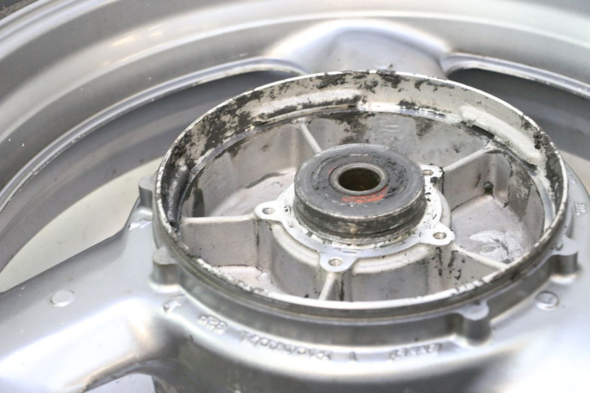 photo de JANTE ARRIÈRE ET PNEU HONDA ST PAN EUROPEAN 1100 (1990 - 2002) - État de surface