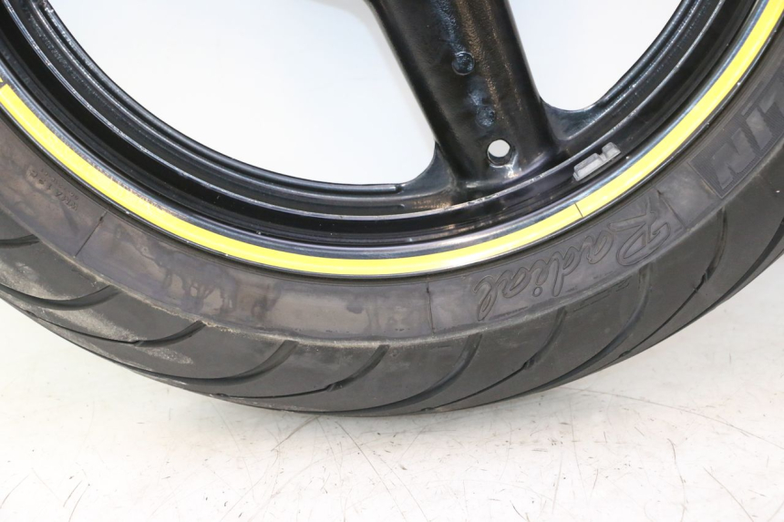 photo de JANTE ARRIÈRE ET PNEU SUZUKI SV S 650 (2003 - 2009) - Détails caractéristiques