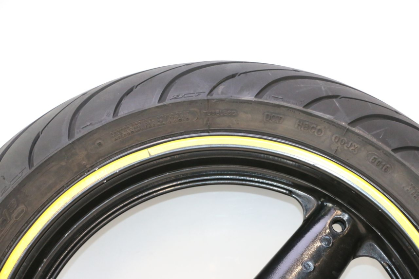 photo de JANTE ARRIÈRE ET PNEU SUZUKI SV S 650 (2003 - 2009) - Vue rapprochée
