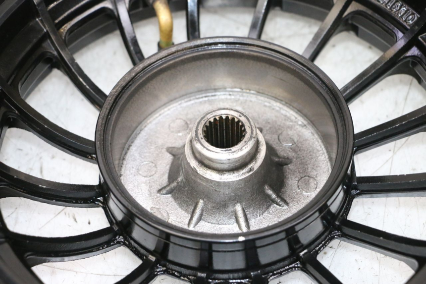 photo de JANTE ARRIÈRE ET PNEU NECO TEMPO 4T 50 (2022 - 2026) - Vue produit