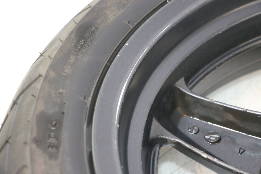 photo de JANTE ARRIÈRE ET PNEU YAMAHA XMAX X-MAX 125 (2006 - 2009) - Autre angle de vue