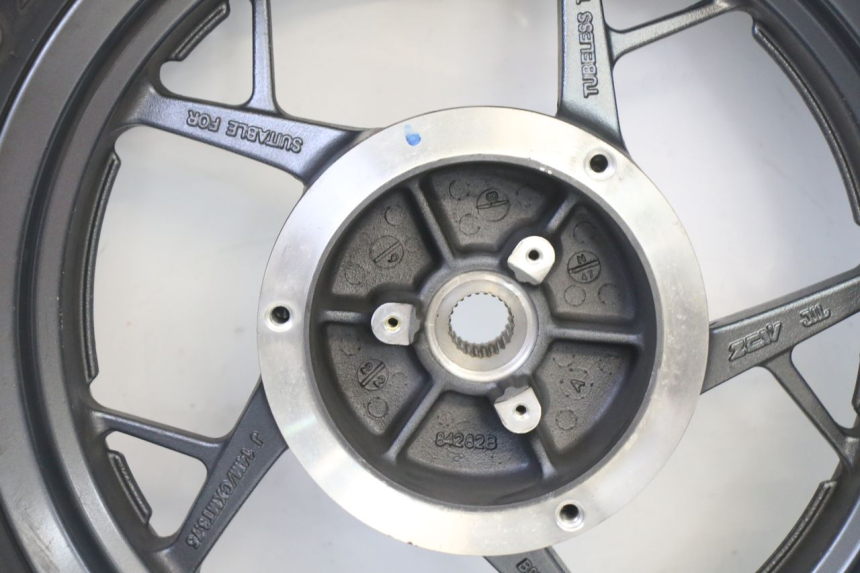 photo de JANTE ARRIÈRE ET PNEU YAMAHA XMAX X-MAX 125 (2021 - 2025)