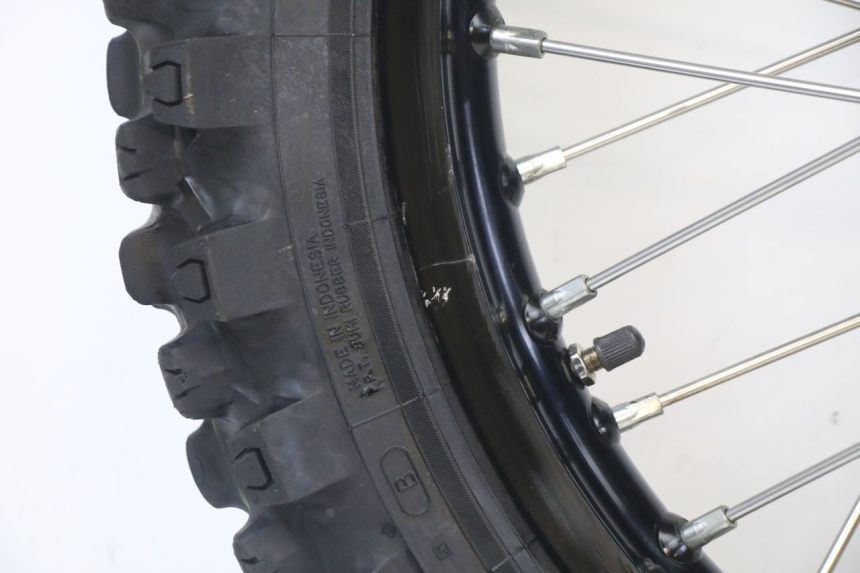 photo de JANTE ARRIÈRE ET PNEU YAMAHA YZ 125 (2006 - 2016)
