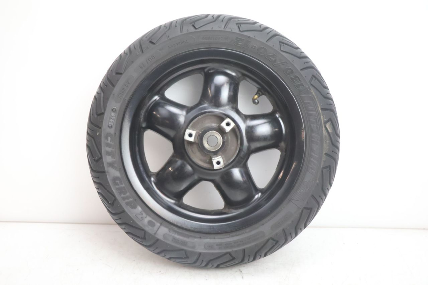 photo de JANTE ARRIÈRE ET PNEU YAMAHA YP MAJESTY 125 (2002 - 2006) - Vue principale