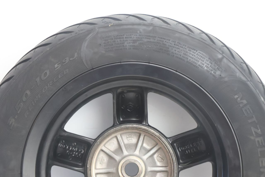 photo de JANTE ARRIÈRE ET PNEU PIAGGIO ZIP IGET 4T 50 (2021 - 2023) - Points de fixation