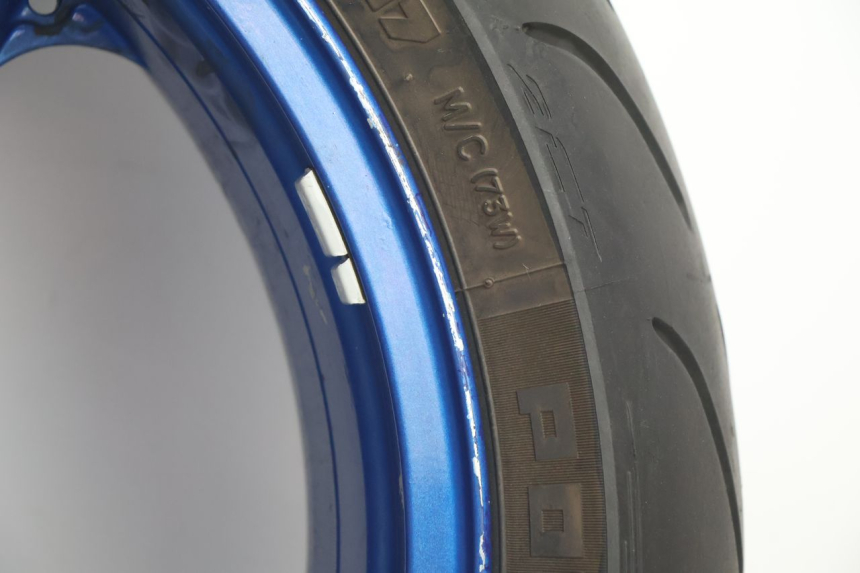 photo de JANTE ARRIÈRE ET PNEU KAWASAKI ZX-6R ZX6R 600 (2000 - 2002) - Points de fixation