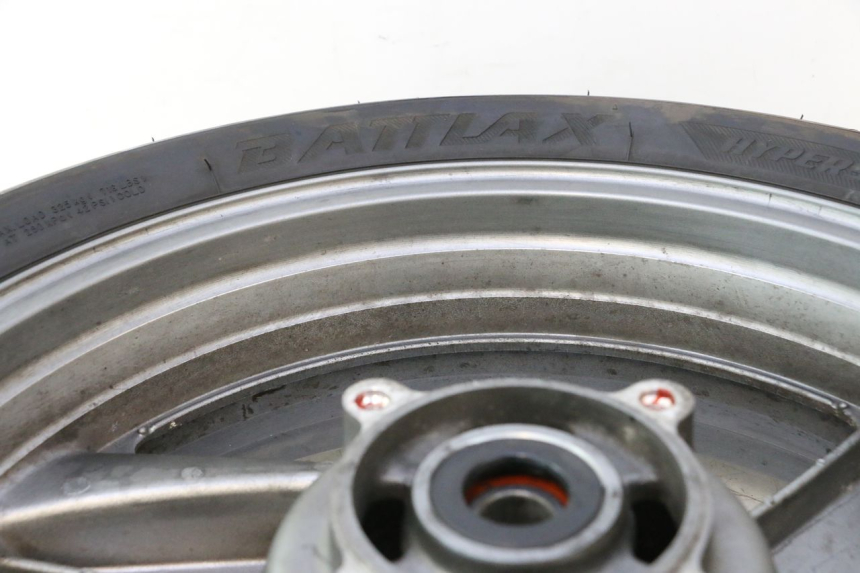 photo de JANTE ARRIÈRE ET PNEU KAWASAKI ZZR 600 (1995 - 2004) - Détails caractéristiques