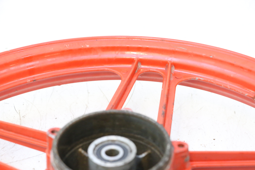 photo de JANTE ARRIERE PEUGEOT 103 SPX CLIP 50 (1989 - 1992) - Vue rapprochée