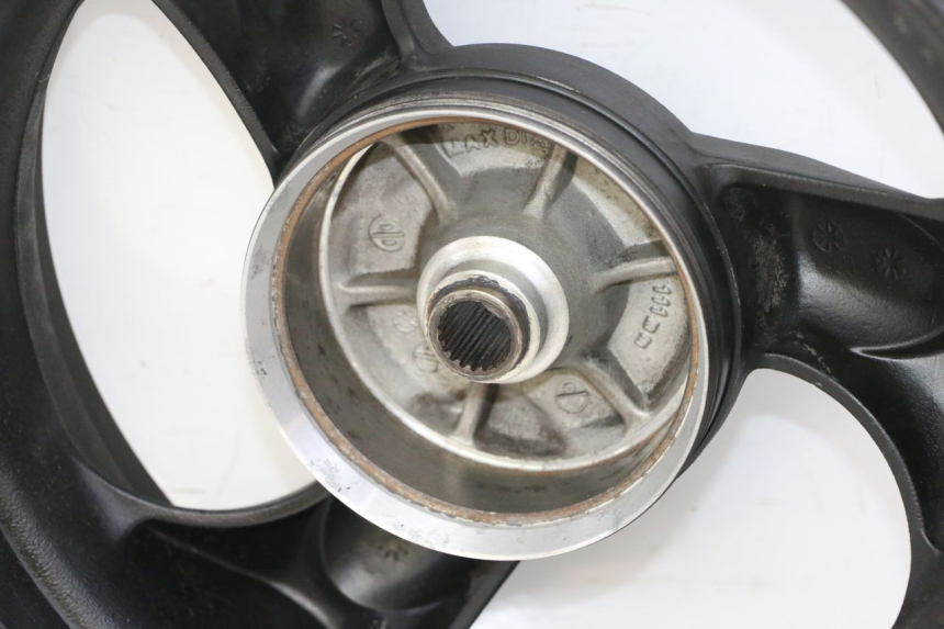 photo de JANTE ARRIERE KYMCO AGILITY 4T 50 (2005 - 2018) - Gros plan technique