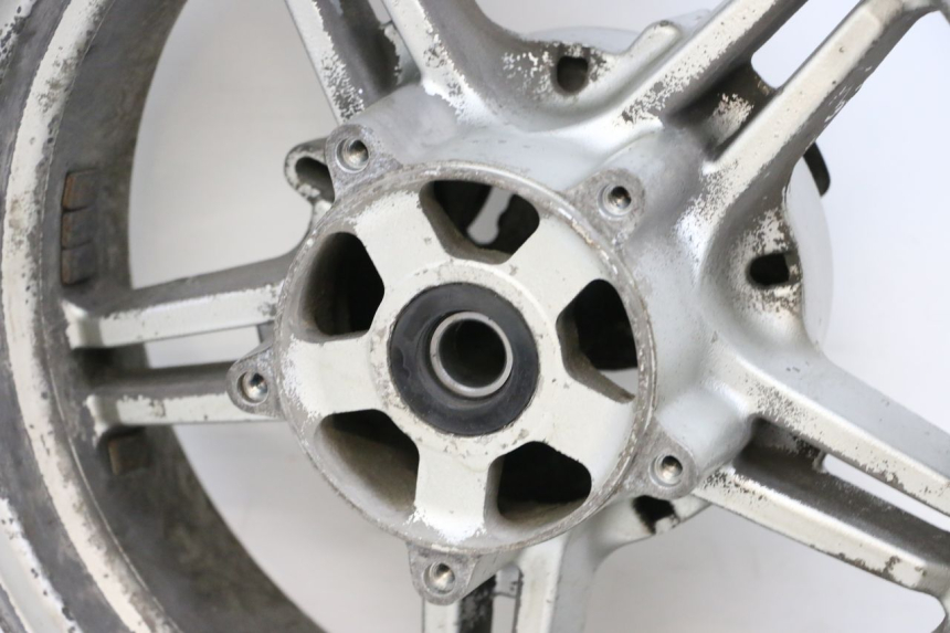 photo de JANTE ARRIERE SUZUKI BURGMAN EXECUTIVE ABS 650 (2006 - 2012) - Gros plan technique