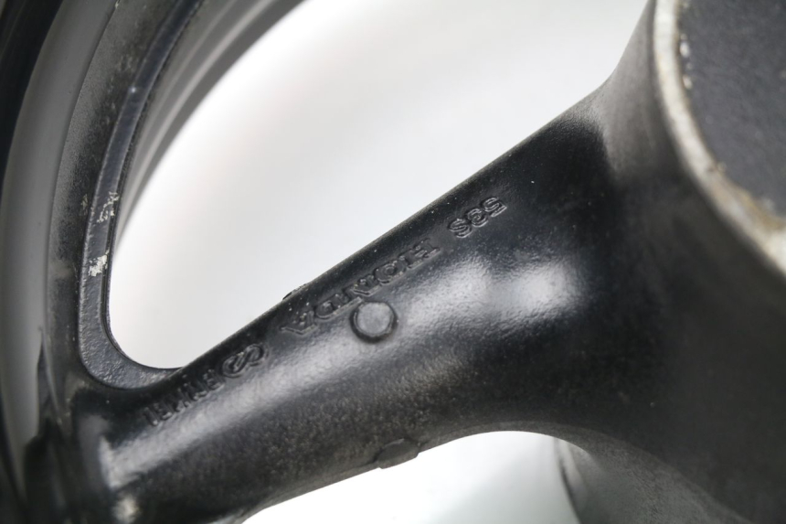 photo de JANTE ARRIERE HONDA CBR 929 RR FIREBLADE 900 (2000 - 2001) - Détail de la pièce