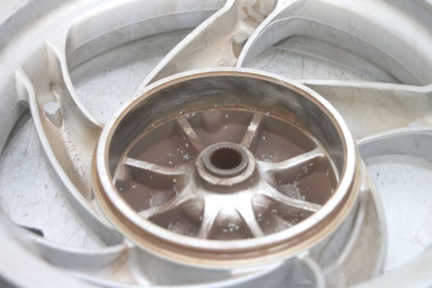 photo de JANTE ARRIERE PIAGGIO FLY 125 (2005 - 2012) - Points de fixation