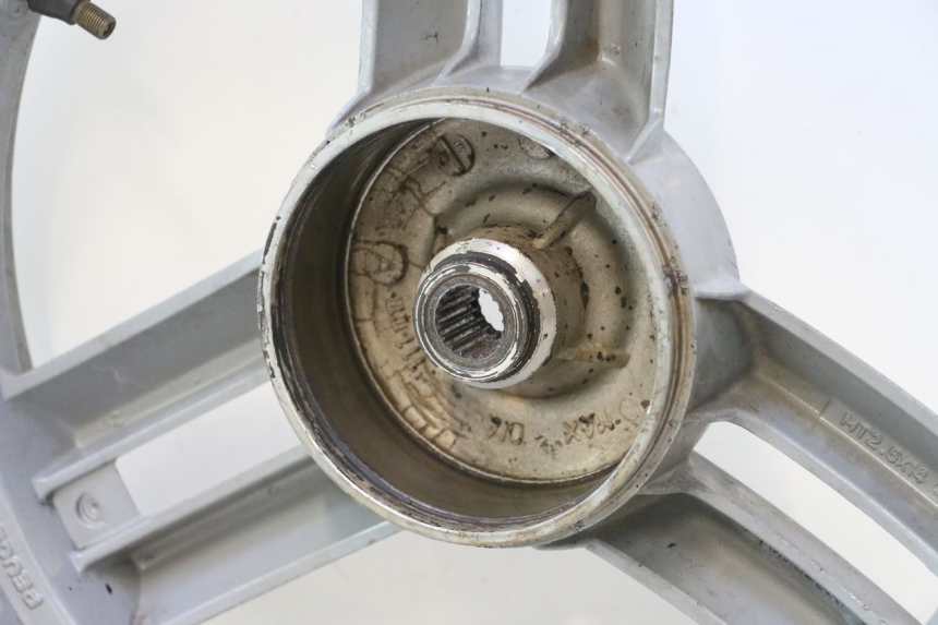 photo de JANTE ARRIERE PEUGEOT LUDIX 50 (2005 - 2007) - Gros plan technique