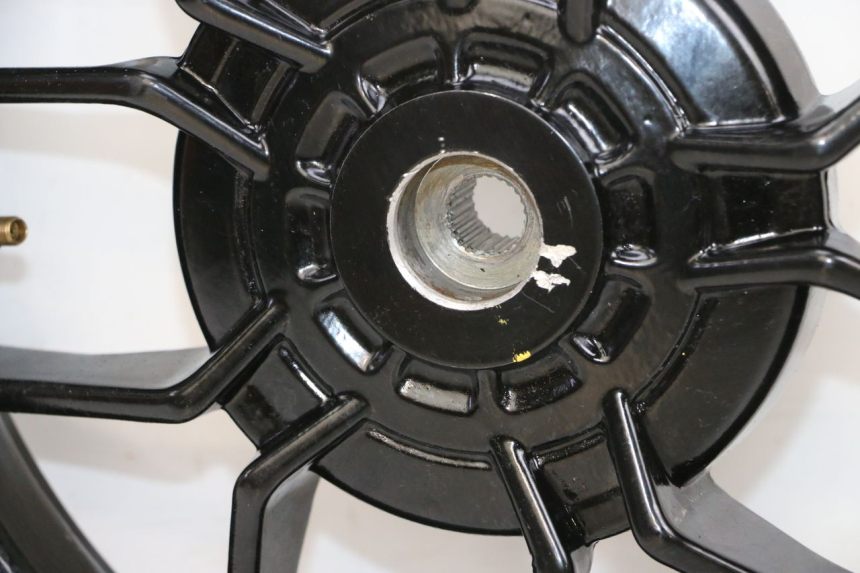 photo de JANTE ARRIERE PIAGGIO NEW TYPHOON 50 (2018 - 2021) - Gros plan technique