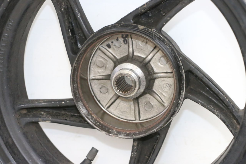 photo de JANTE ARRIERE SYM ORBIT 2 4T 50 (2008 - 2017) - Gros plan technique