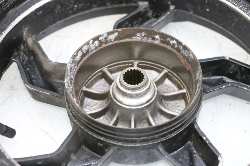 photo de JANTE ARRIERE SYM ORBIT III 3 4T 50 (2018 - 2021) - Zoom état d’usage