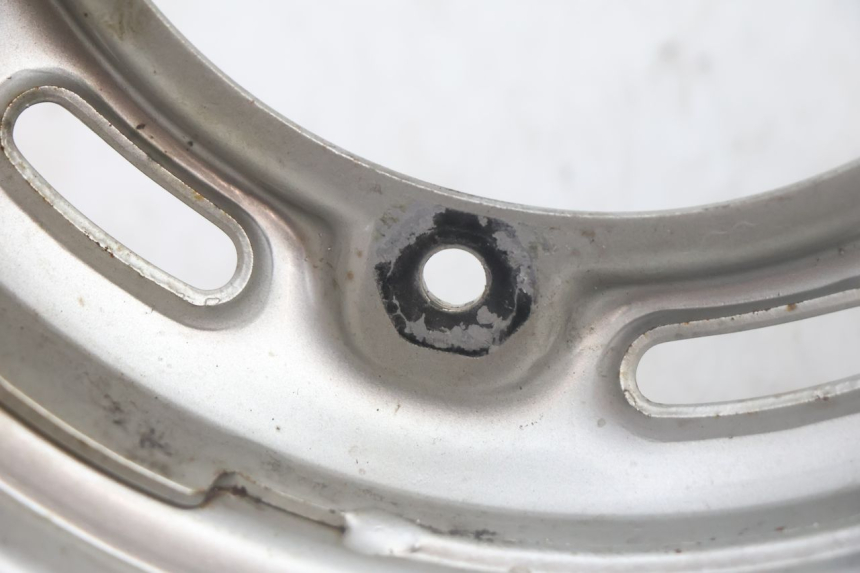 photo de JANTE ARRIERE HONDA SCV LEAD 100 (2003 - 2007) - Détails caractéristiques