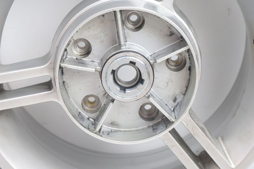 photo de JANTE ARRIERE CAN-AM SPYDER RS 1000 (2008 - 2012) - Autre angle de vue