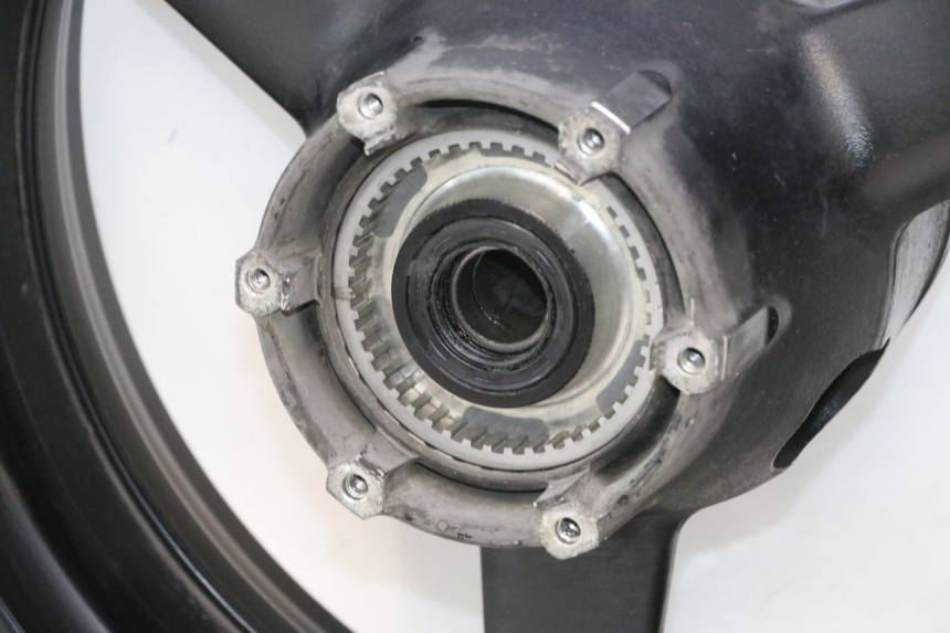 photo de JANTE ARRIERE YAMAHA TDM ABS 900 (2002 - 2014) - Détail de la pièce