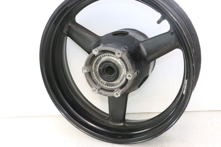 photo de JANTE ARRIERE YAMAHA TDM ABS 900 (2002 - 2014) - Gros plan technique