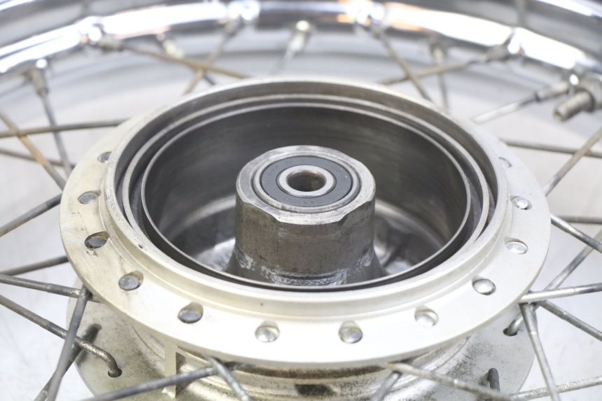 photo de JANTE ARRIERE YAMAHA TTR 125 (2000 - 2020) - Points de fixation