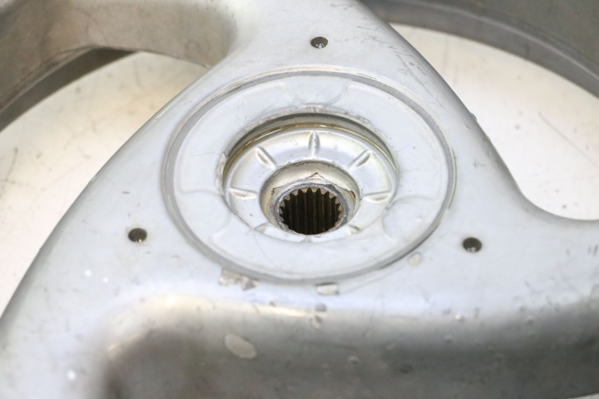 photo de JANTE ARRIERE PEUGEOT VIVACITY 50 (2004 - 2009) - Détail de la pièce