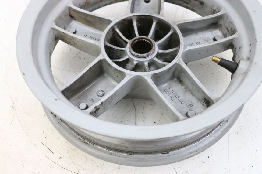 photo de JANTE ARRIERE PIAGGIO X8 125 (2004 - 2007) - Autre angle de vue